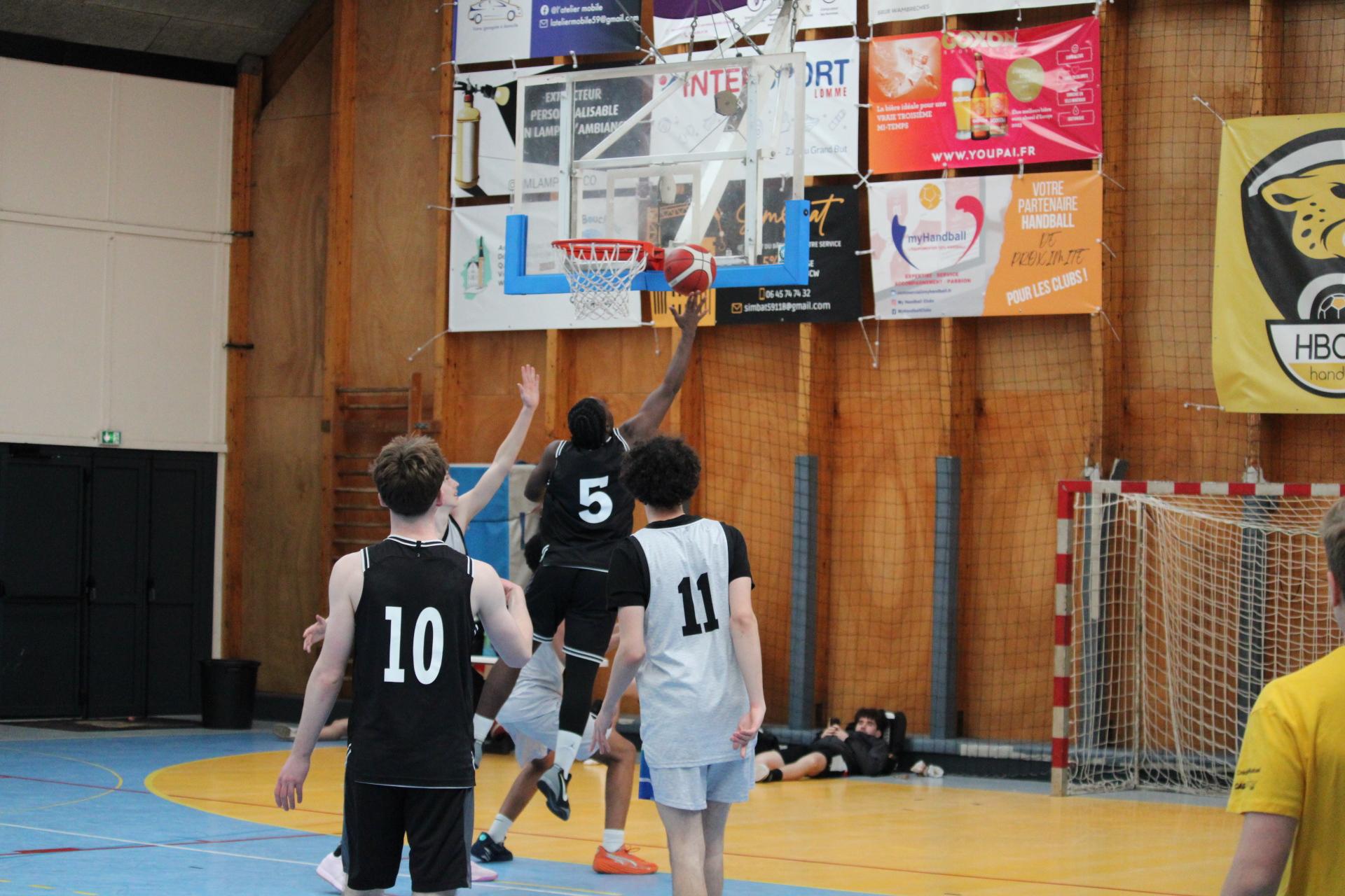 NOTRE ÉQUIPE DE BASKET AUX CHAMPIONNATS DE FRANCE